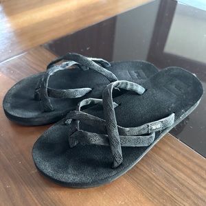 Teva Olowahu Flip Flop - Women’s size 8. Black